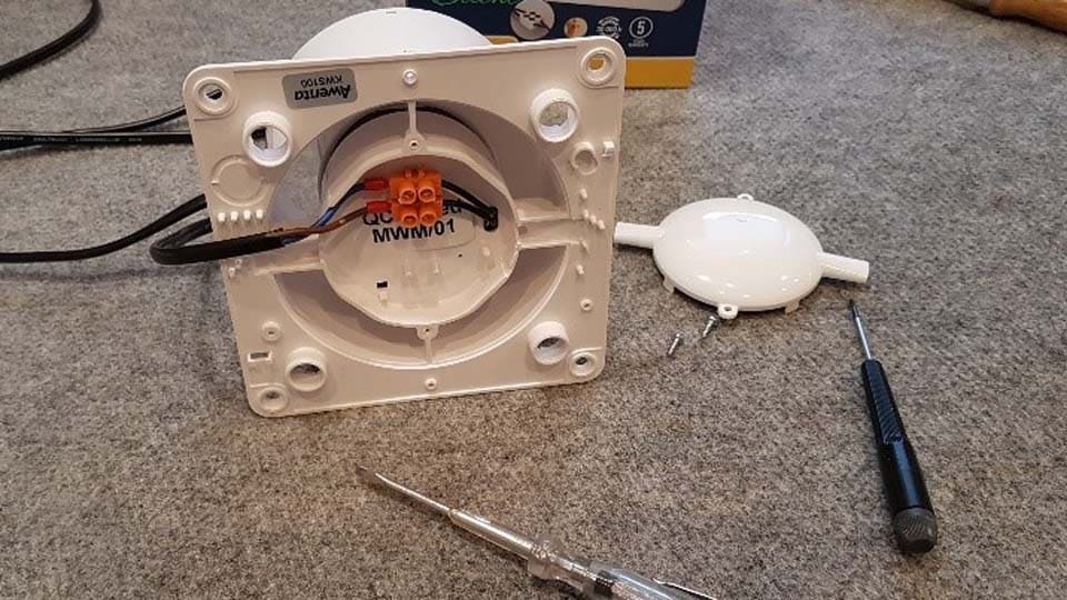 Badlüfter in Partyhütte einbauen – so geht’s 2(1)