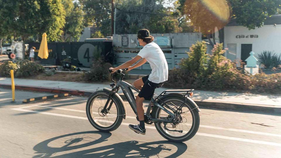 E-Fatbikes Ihr vielseitiger Begleiter für ein aktives Sommertraining1