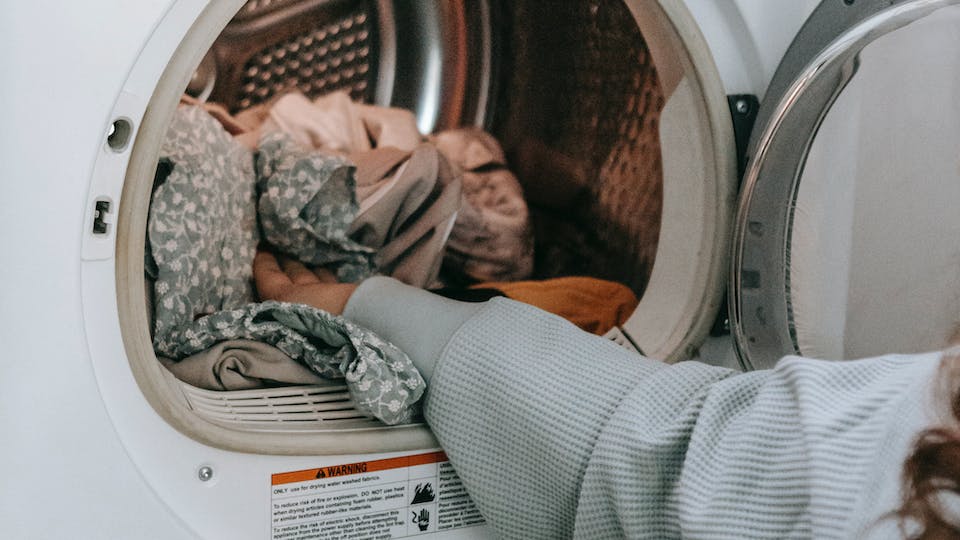 Waschmaschine Flusensieb reinigen - so geht's