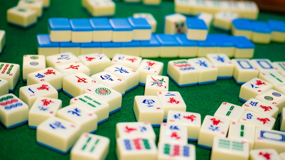 Mahjong kosntelos spielen ohne Anmeldung - umsonst spielen - diese Anbieter gibt es - Überblick