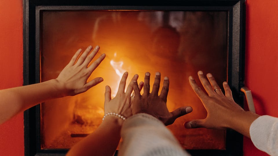 Wann muss ein Kamin oder Ofen gereinigt werden Überblick und Regelungen