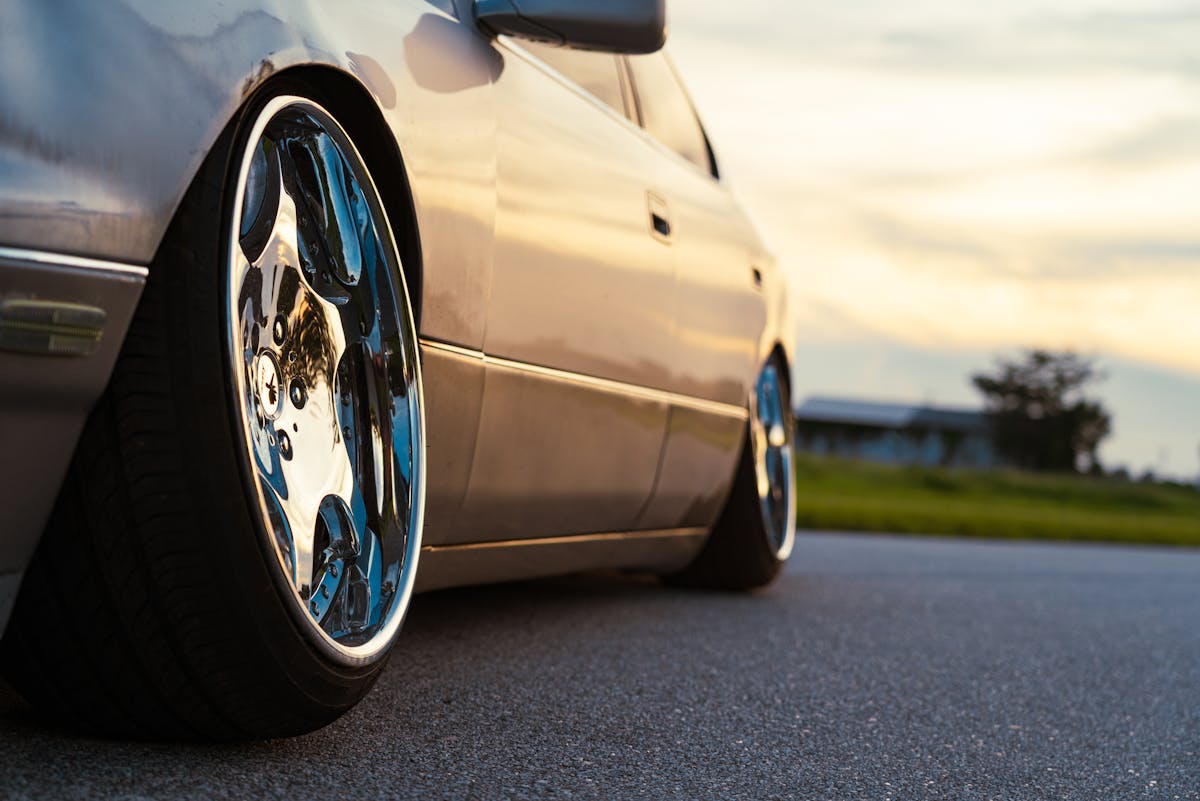 Wer darf auf dieser Straße mit einem Kraftfahrzeug fahren