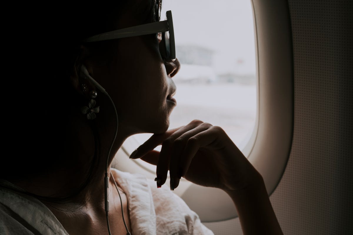 Welche Regeln gelten beim Handgepäck für Flüssigkeiten auf Flugreisen?