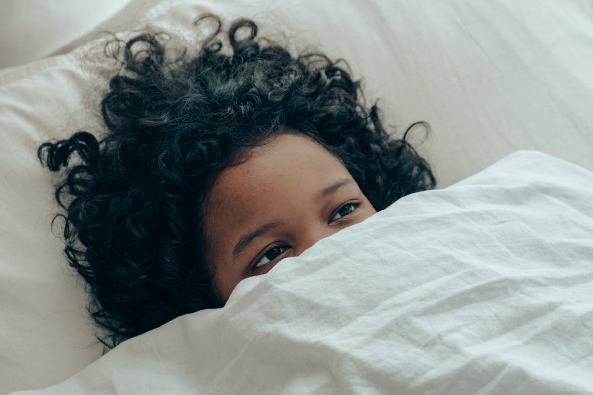 Schlaftrunkenheit nach dem Aufstehen: Warum fühlt man sich benommen?