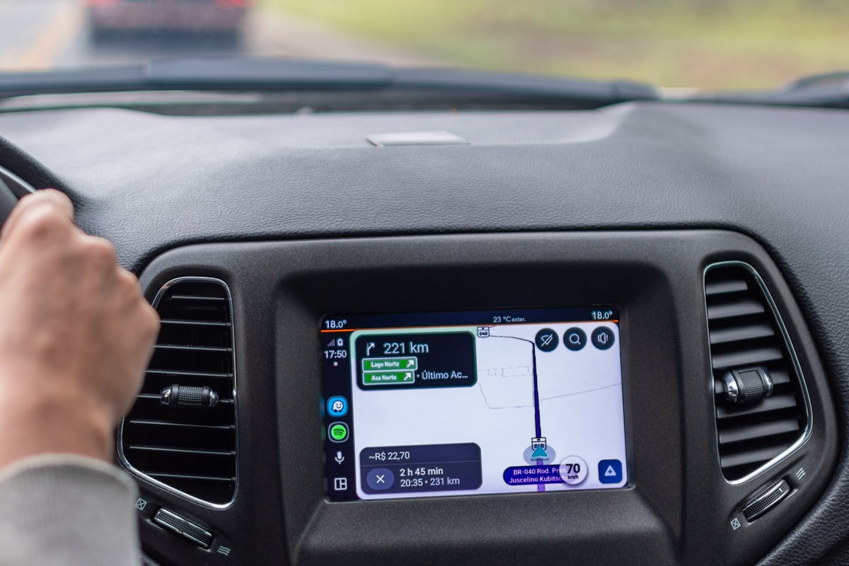 Auto-Navi zeigt falsche Routen an? Eine veraltete Kartenaktualisierung kann die Ursache sein