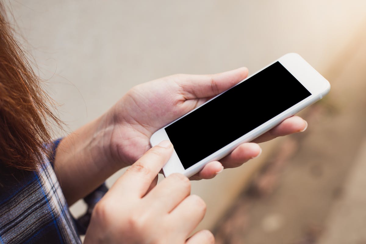 iPhone lädt nicht mehr: Ladebuchse, Kabel und Einstellungen kontrollieren