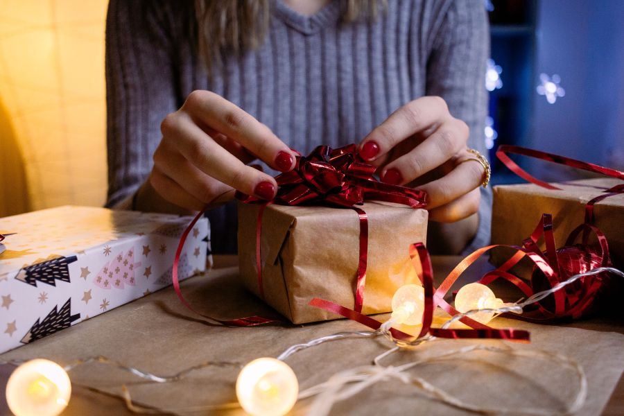 Geschenk für Gastgeber: Mitbringsel, die nicht nach Tankstelle aussehen