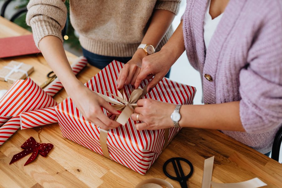 Geschenk für Reisefans: Nützliche Ideen vor und während der Reise