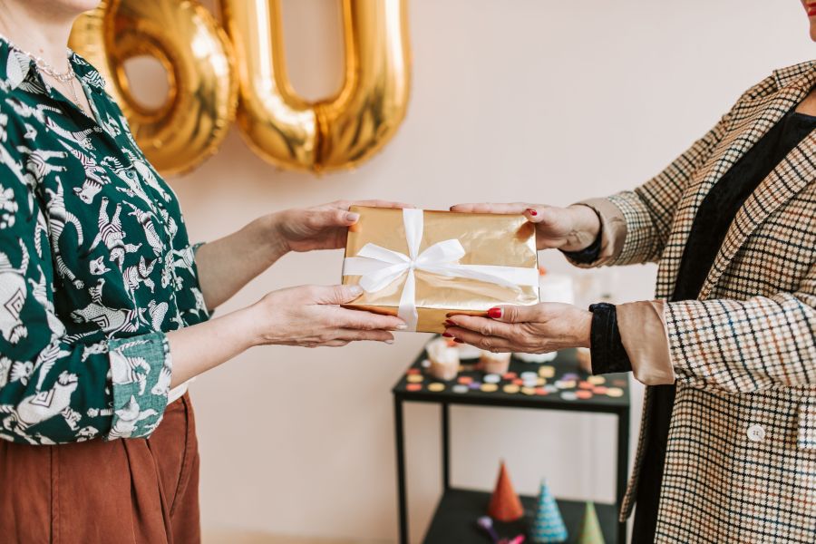 Geschenk für Nachbarn: Kleine Ideen für Hilfe, Einzug oder Weihnachten